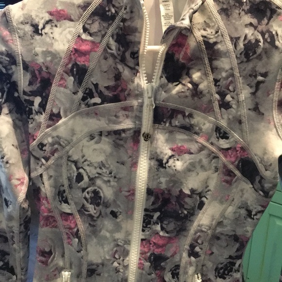 Lululemon Define Jacket - Picture 2 of 8